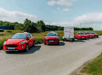 Frontansicht aller Fahrzeuge