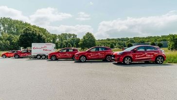 Seitenansicht aller Fahrzeuge