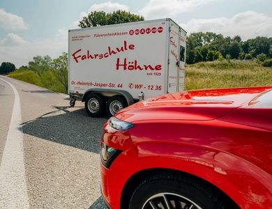 Anhänger der Fahrschule Höhne